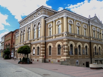 Tarnw, budynek banku, Wałowa 10